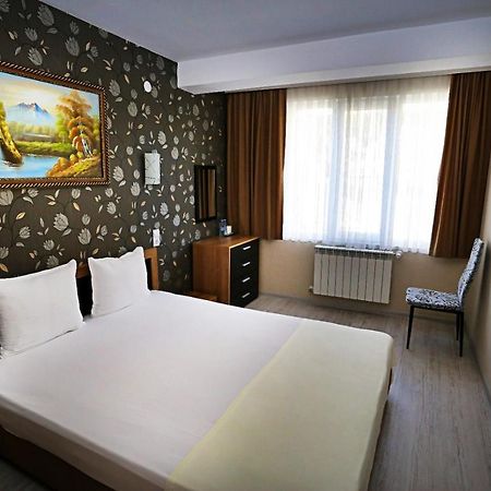 מומצ'ילגראד Apart Hotel Central מראה חיצוני תמונה