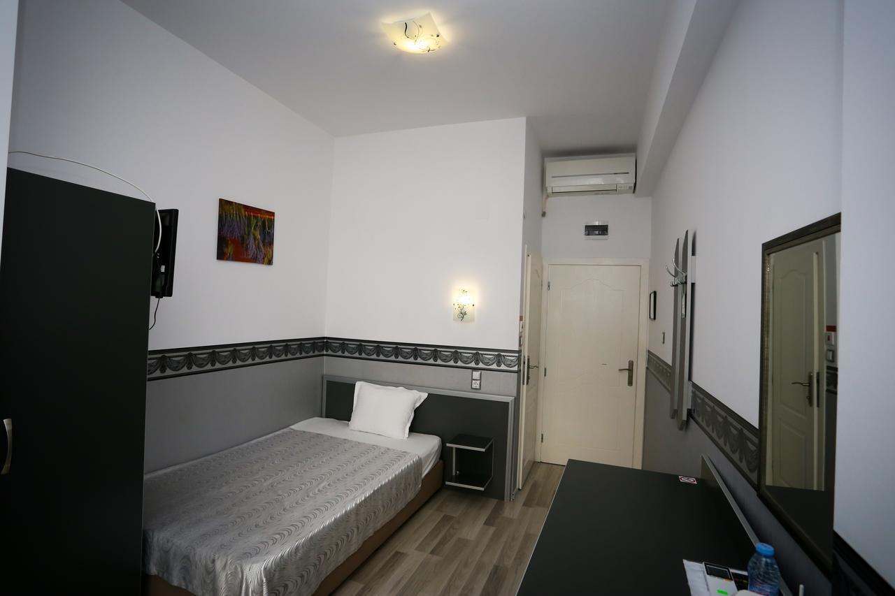 מומצ'ילגראד Apart Hotel Central מראה חיצוני תמונה