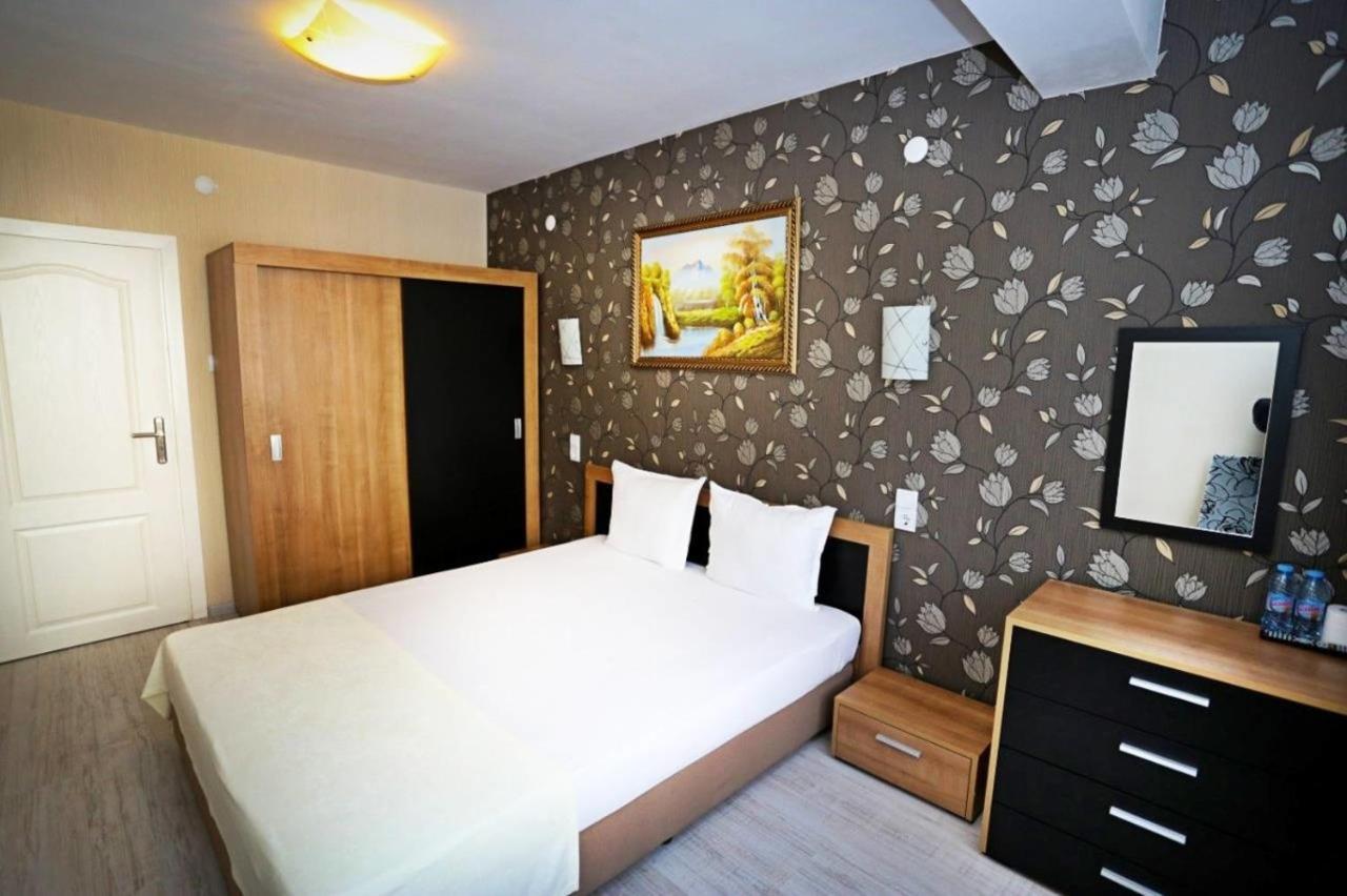 מומצ'ילגראד Apart Hotel Central מראה חיצוני תמונה