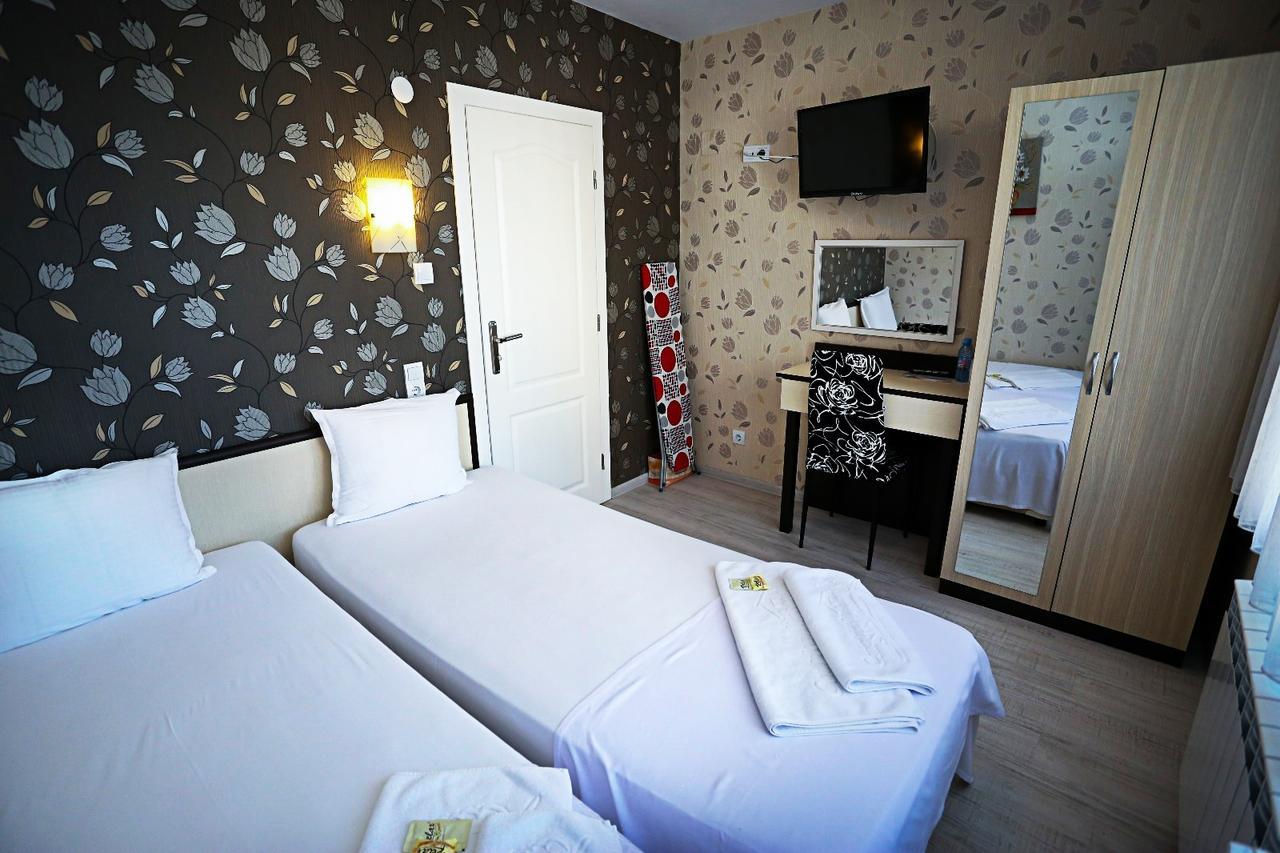 מומצ'ילגראד Apart Hotel Central מראה חיצוני תמונה