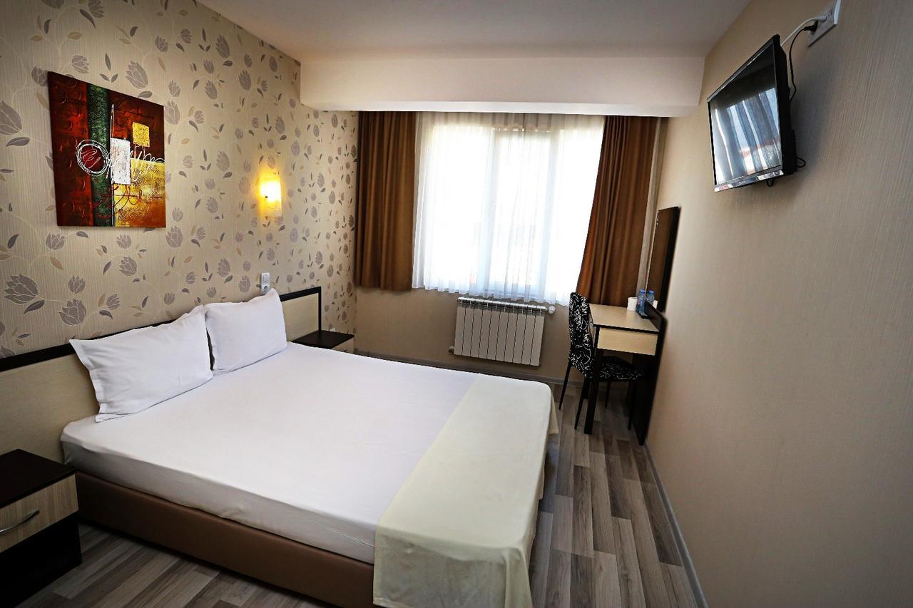 מומצ'ילגראד Apart Hotel Central מראה חיצוני תמונה
