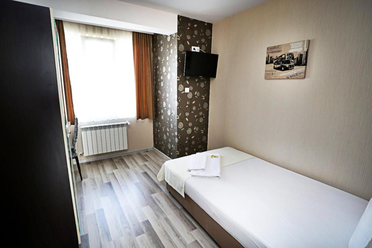 מומצ'ילגראד Apart Hotel Central מראה חיצוני תמונה