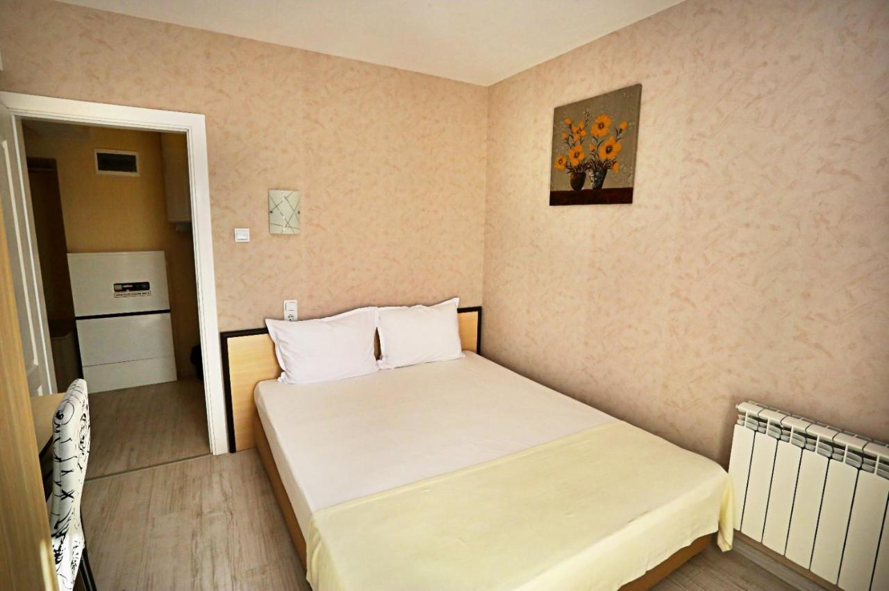 מומצ'ילגראד Apart Hotel Central מראה חיצוני תמונה