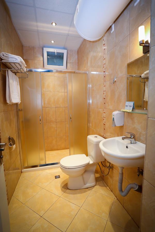מומצ'ילגראד Apart Hotel Central מראה חיצוני תמונה