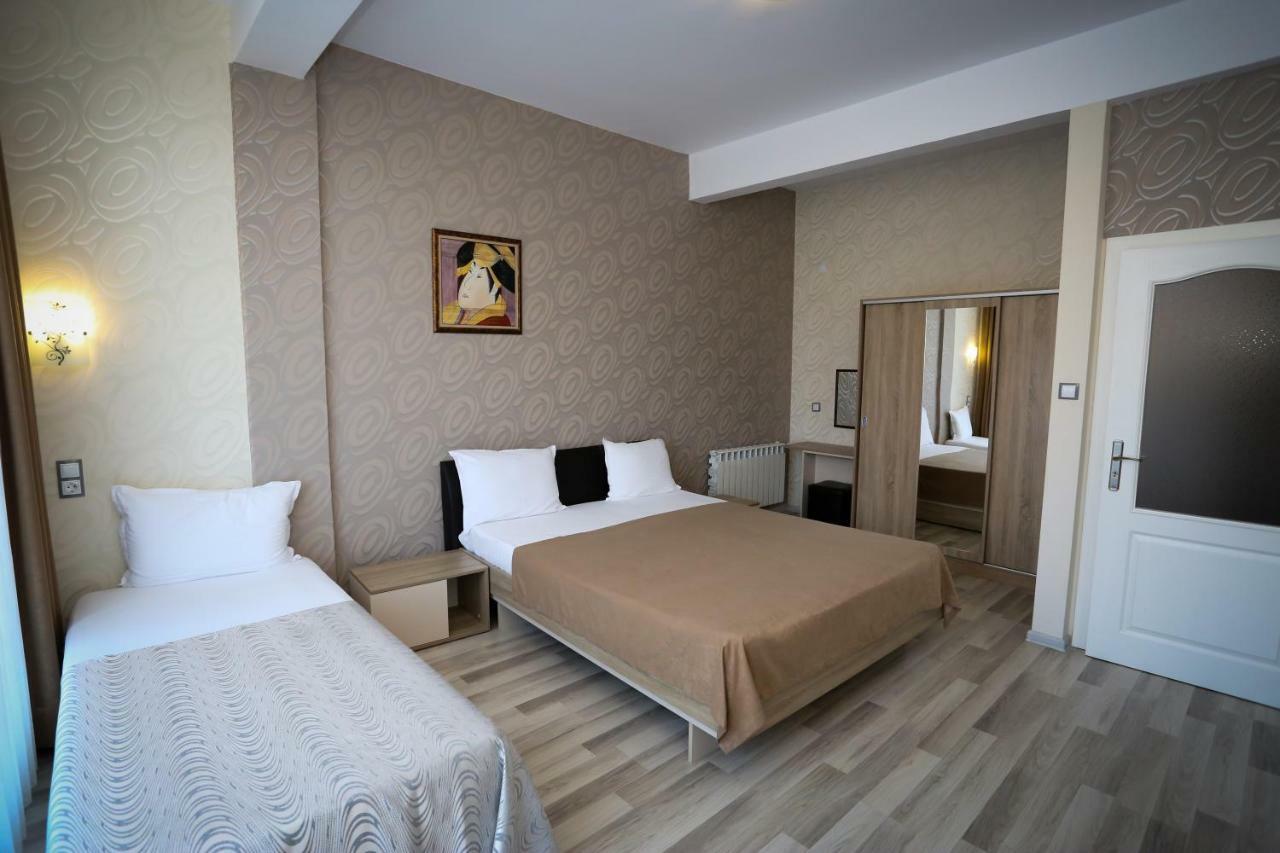 מומצ'ילגראד Apart Hotel Central מראה חיצוני תמונה